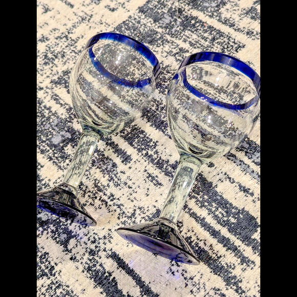 STUNNING Mexico Hand-Blown Blue Cobalt Wine Glasses-GREAT CONDITION - Picture 3 of 5